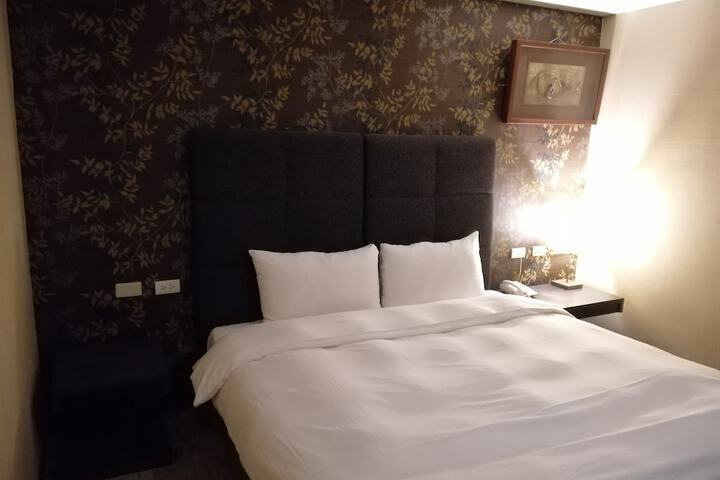 Room 22 of 106