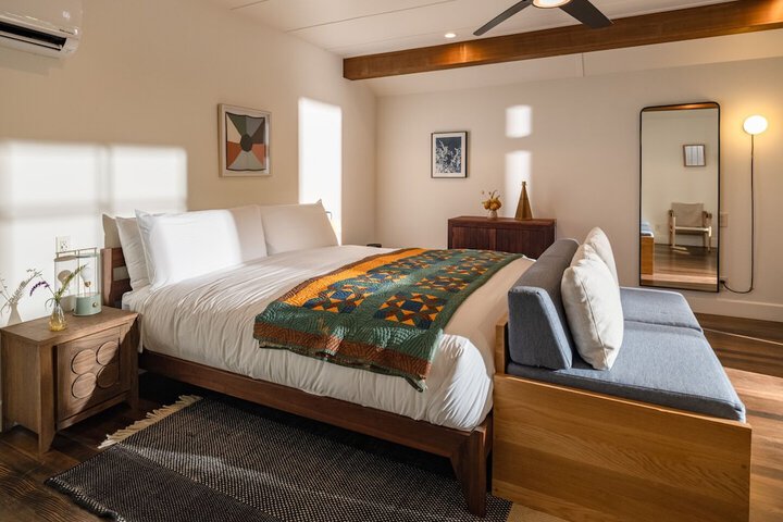 Room 52 of 180