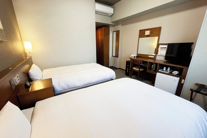Room 19 of 35