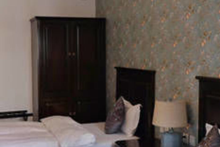 Room 28 of 153