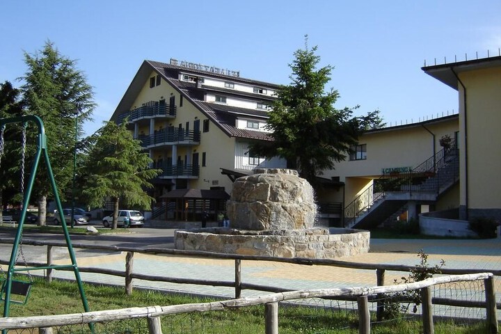 Hotel Exterior 22 of 27
