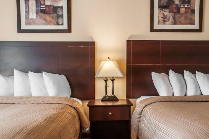 2 Queen Beds (2 of 11)