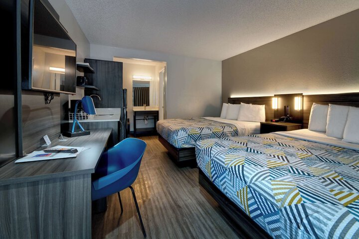 Room 12 of 30