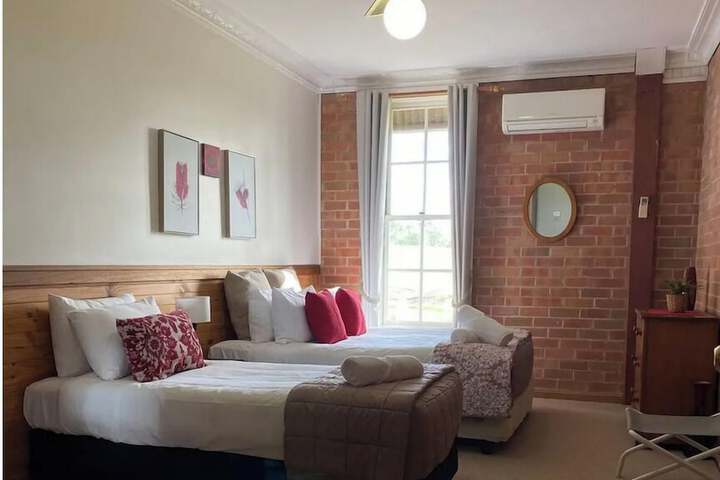 Room 3 of 39