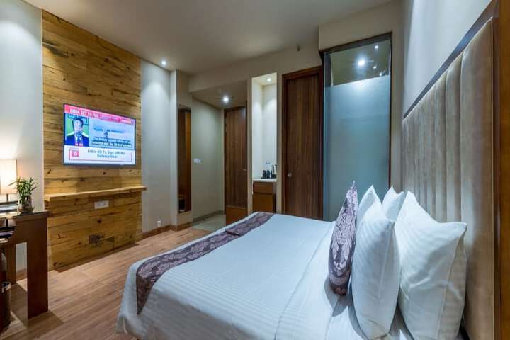 Room 10 of 35