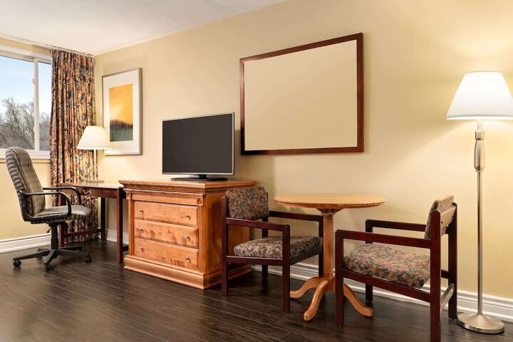 Room 10 of 29