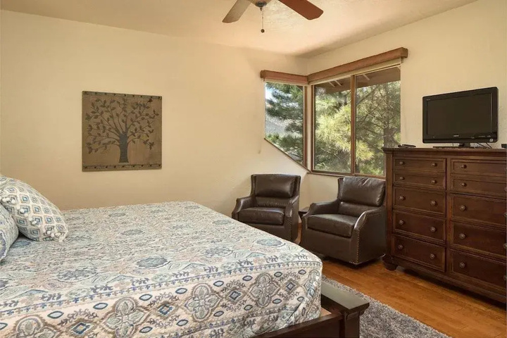Room 5 of 12