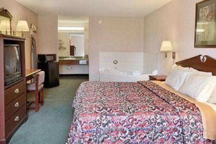 Room 6 of 8