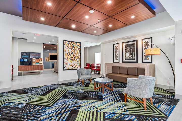 Hotel 77 of 82