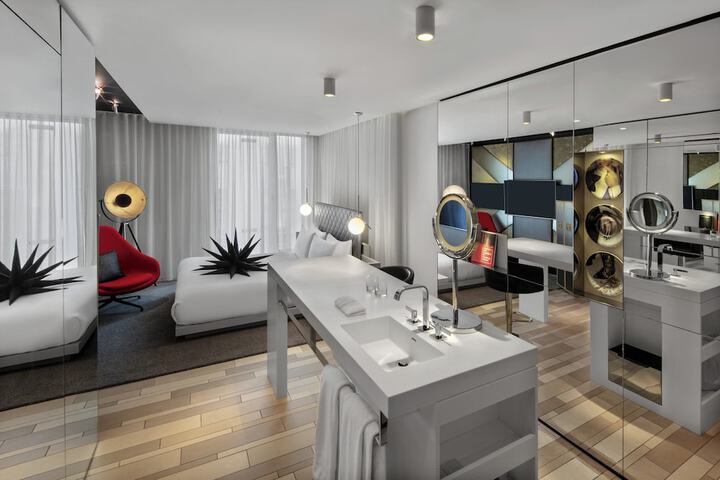 Room 43 of 161