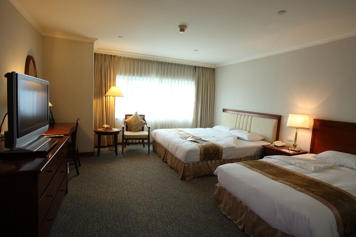 Room 12 of 43