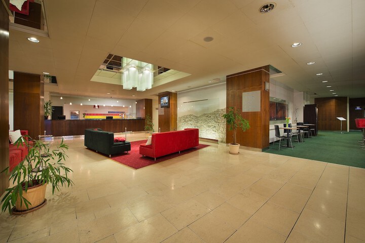 Guest Lobby