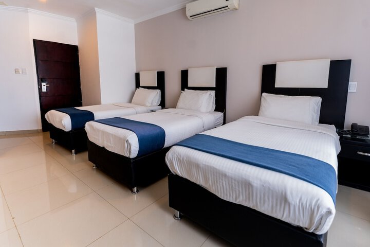 Room 4 of 32