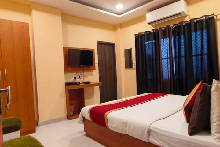 Room 6 of 8