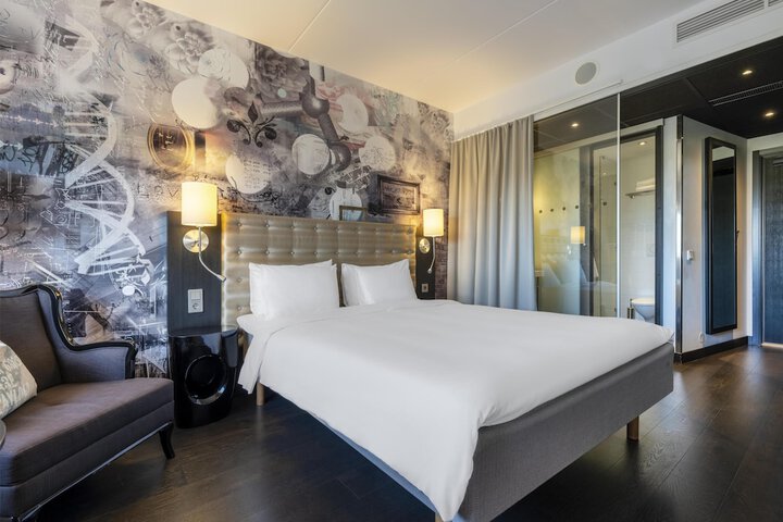 Room 42 of 317