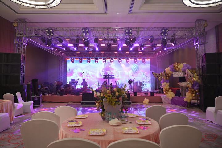Ballroom/Hall 78 of 112