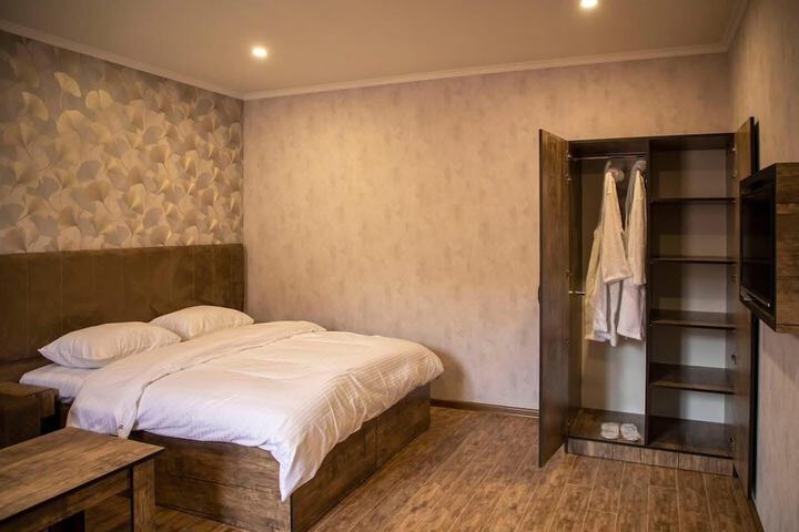 Room 2 of 9
