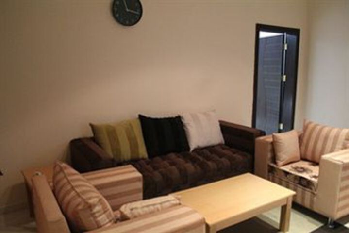 Room 12 of 16