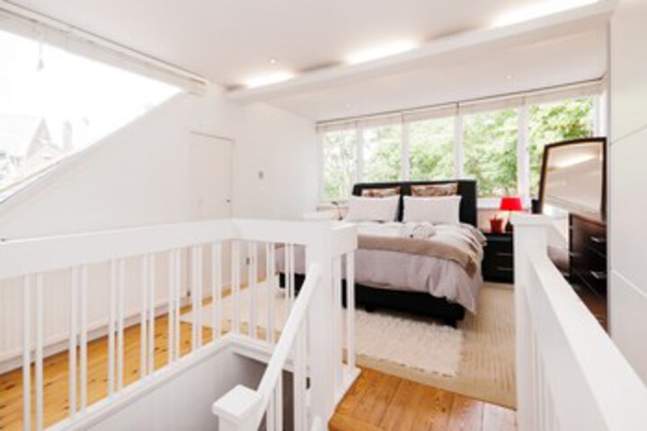 Room 4 of 17