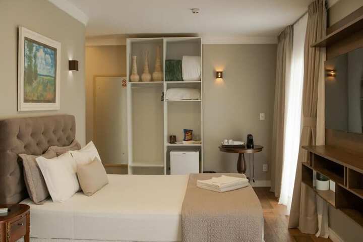 Room 6 of 44