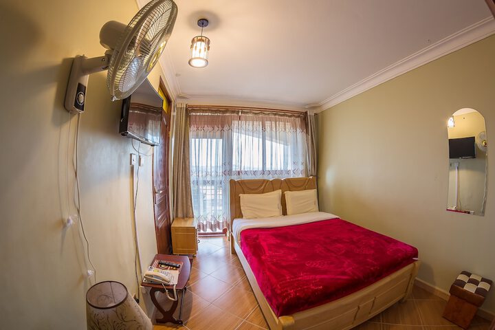 Room 4 of 38