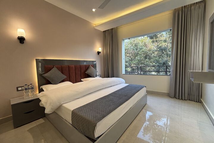 Room 9 of 16