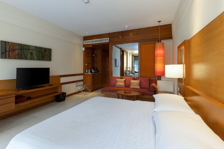 Room 32 of 170