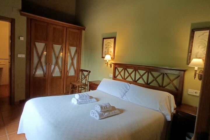 Room 8 of 33