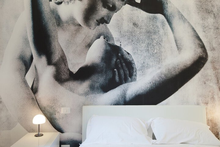 Room 8 of 33