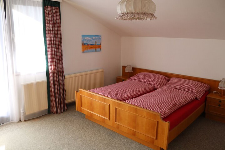 Room 8 of 28