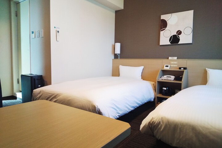 Room 4 of 35