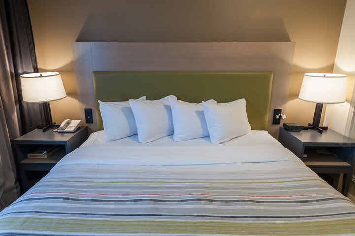 Suite 1 Bedroom (5 of 10)