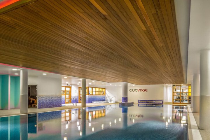 Hotel with Pool