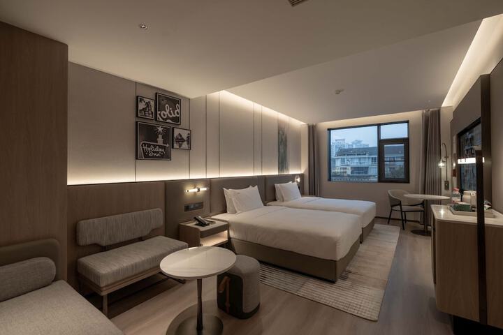 Room 18 of 53