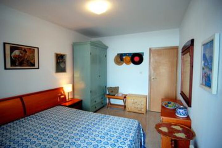 Room 6 of 26