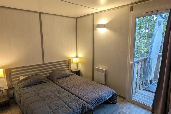 Room 12 of 76