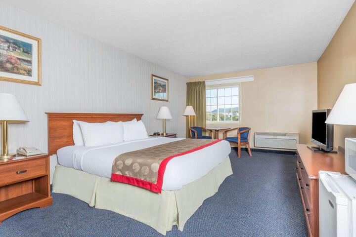 2 Double Beds Accessible (3 of 5)