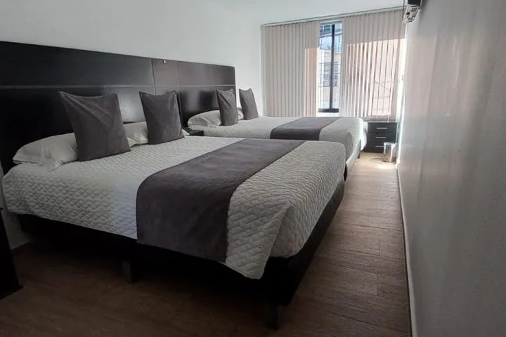 Room 7 of 8