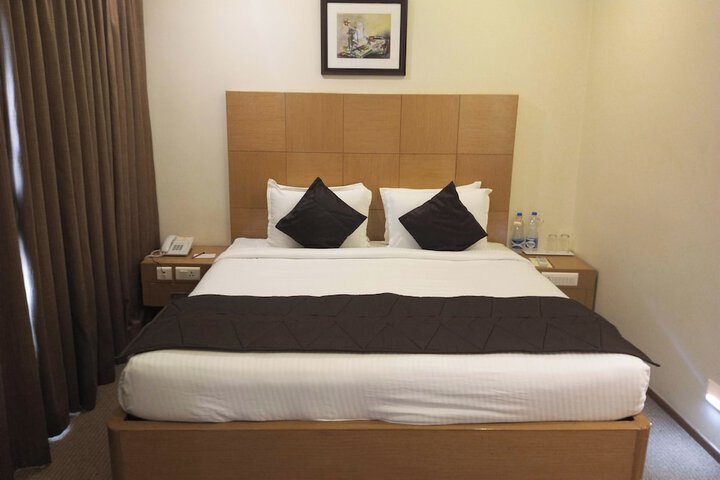 Room 4 of 7