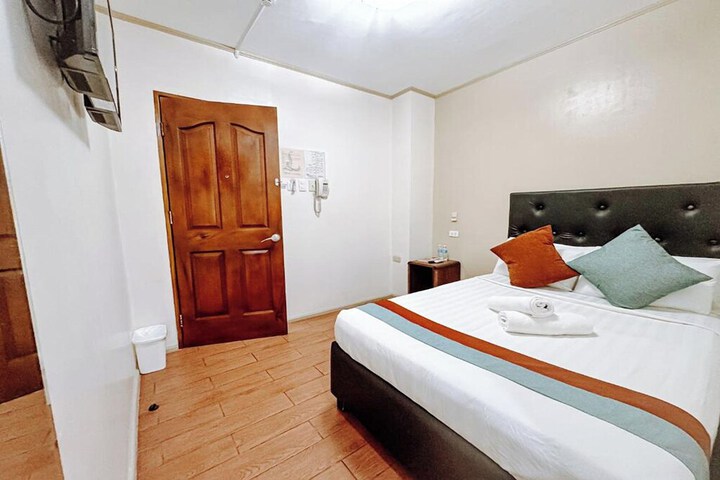 Room 25 of 60
