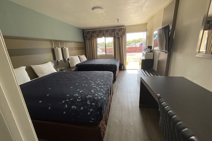 Room 9 of 18