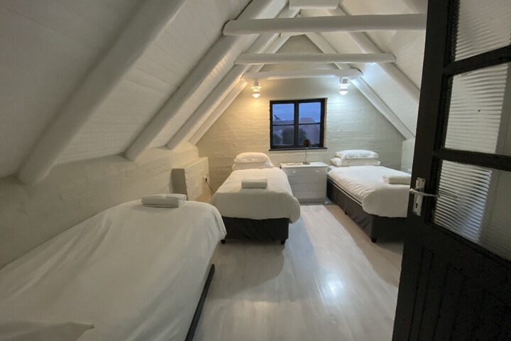 Room 20 of 176