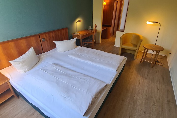 Room 11 of 19