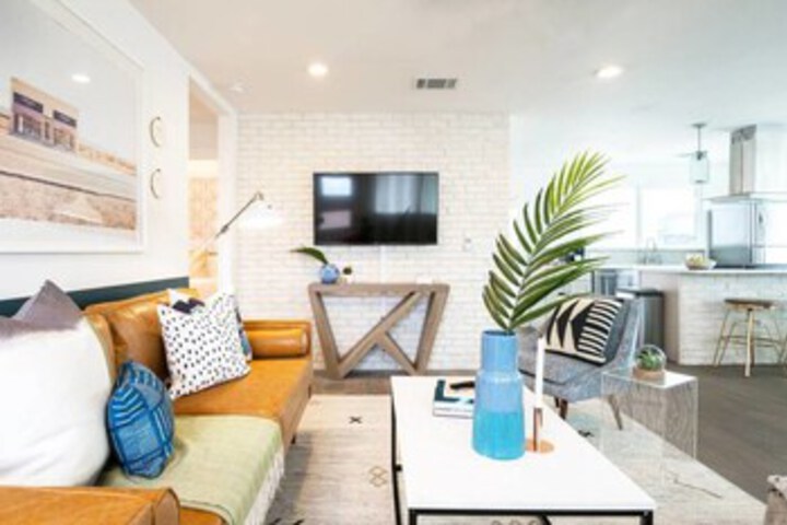 Room 9 of 20