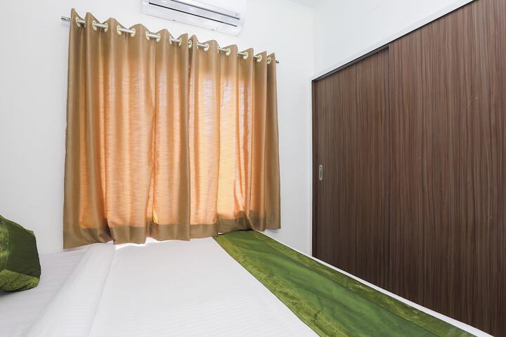 Room 10 of 32