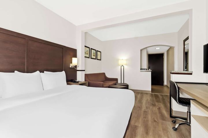 1 Double Bed Suite Accessible (12 of 15)