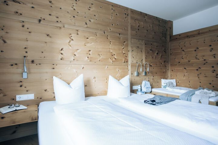 Room 20 of 240