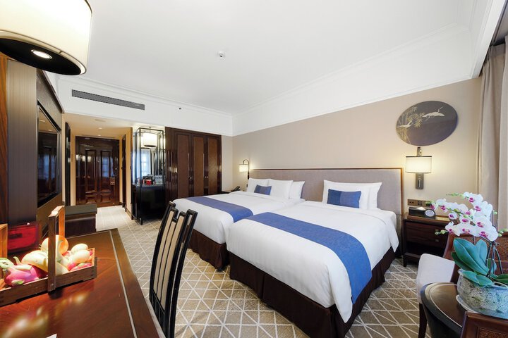 Room 44 of 165