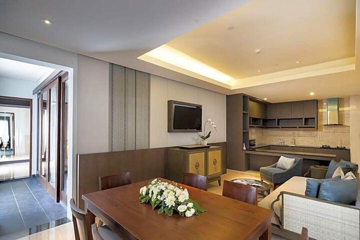 Room 2 of 66