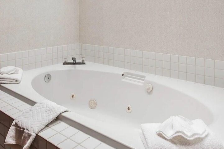 Hot Tub 22 of 25